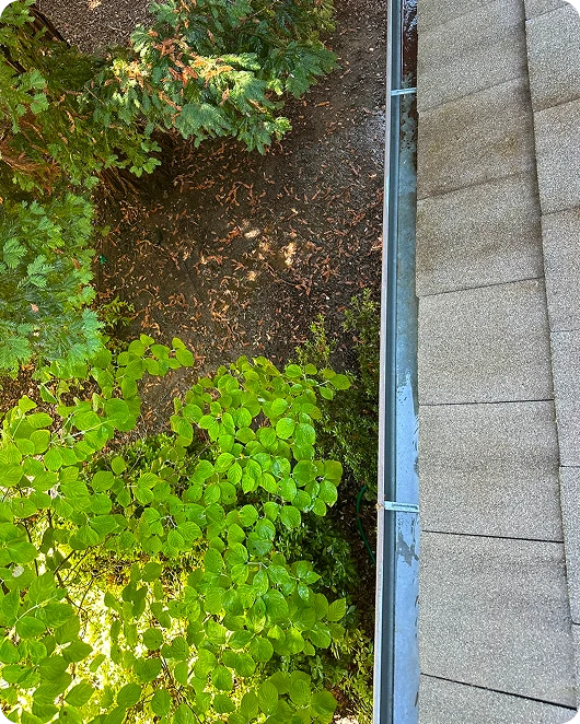 clean_gutter_top_view